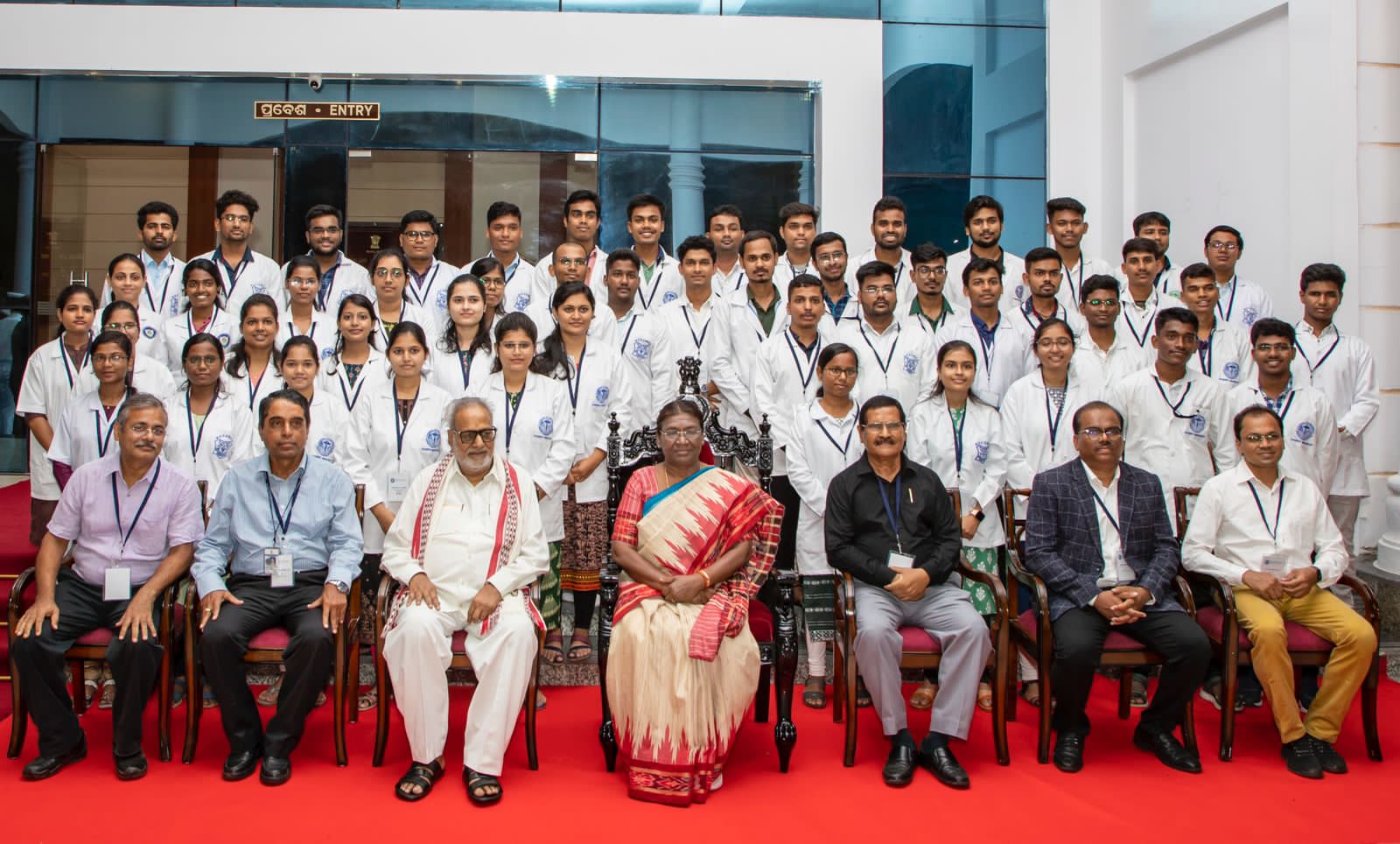 "Group photograph featuring student beneficiaries of Atut Bandhan, along with the founder members and Her Excellency President Mrs. Draupadi Murmu on 25th July 2023, celebrating their dedication to supporting financially struggling medical students."